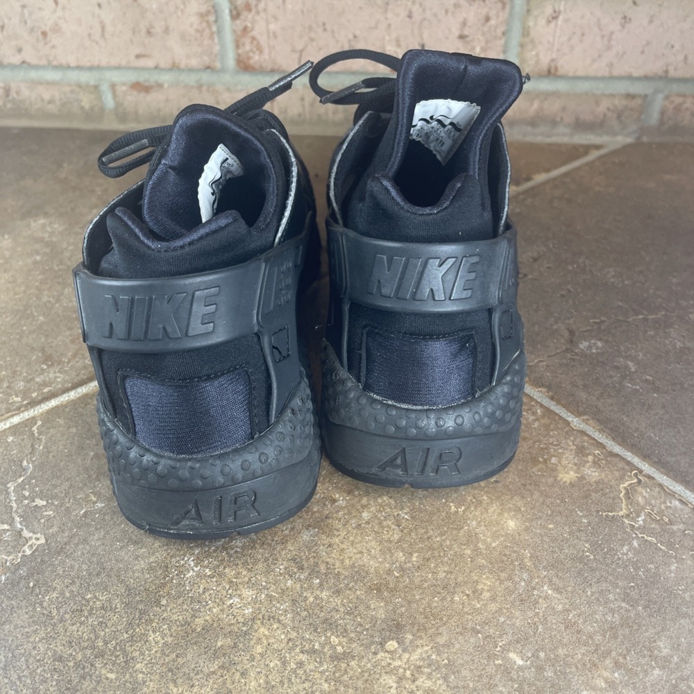 Black Nike Women's Athletic Sneakers - Classic All-Black Design - Picture 4 of 9